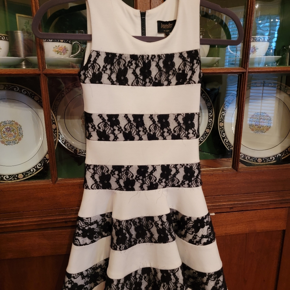 Youth girls designer dress by Laundry, size 7